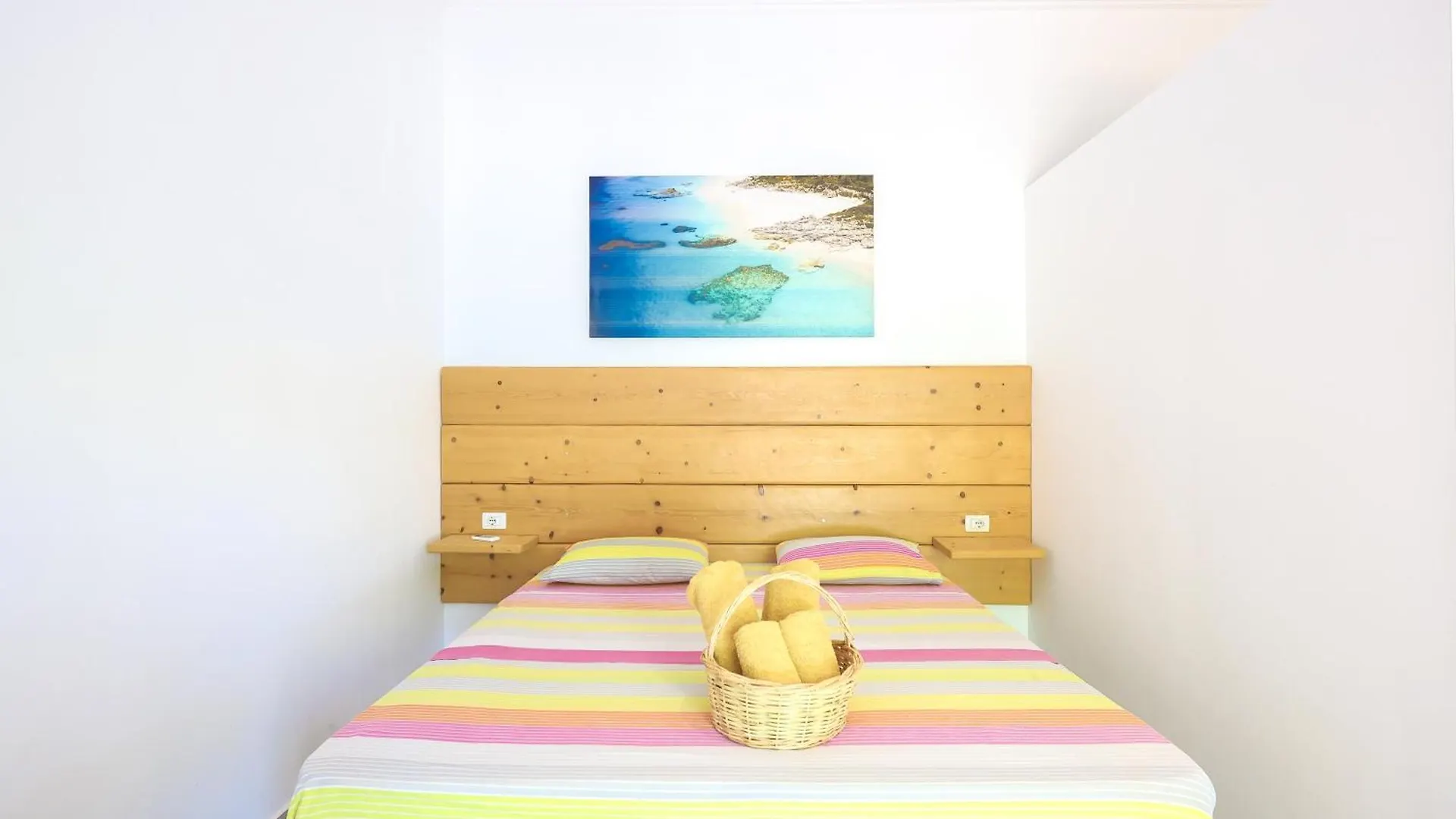 Casablanca Rooms Dhermi Guest house